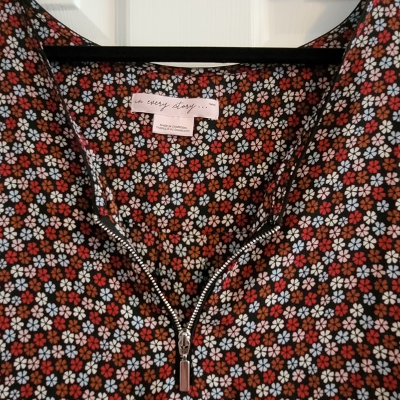 Sleeveless floral blouse - Picture 3 of 3